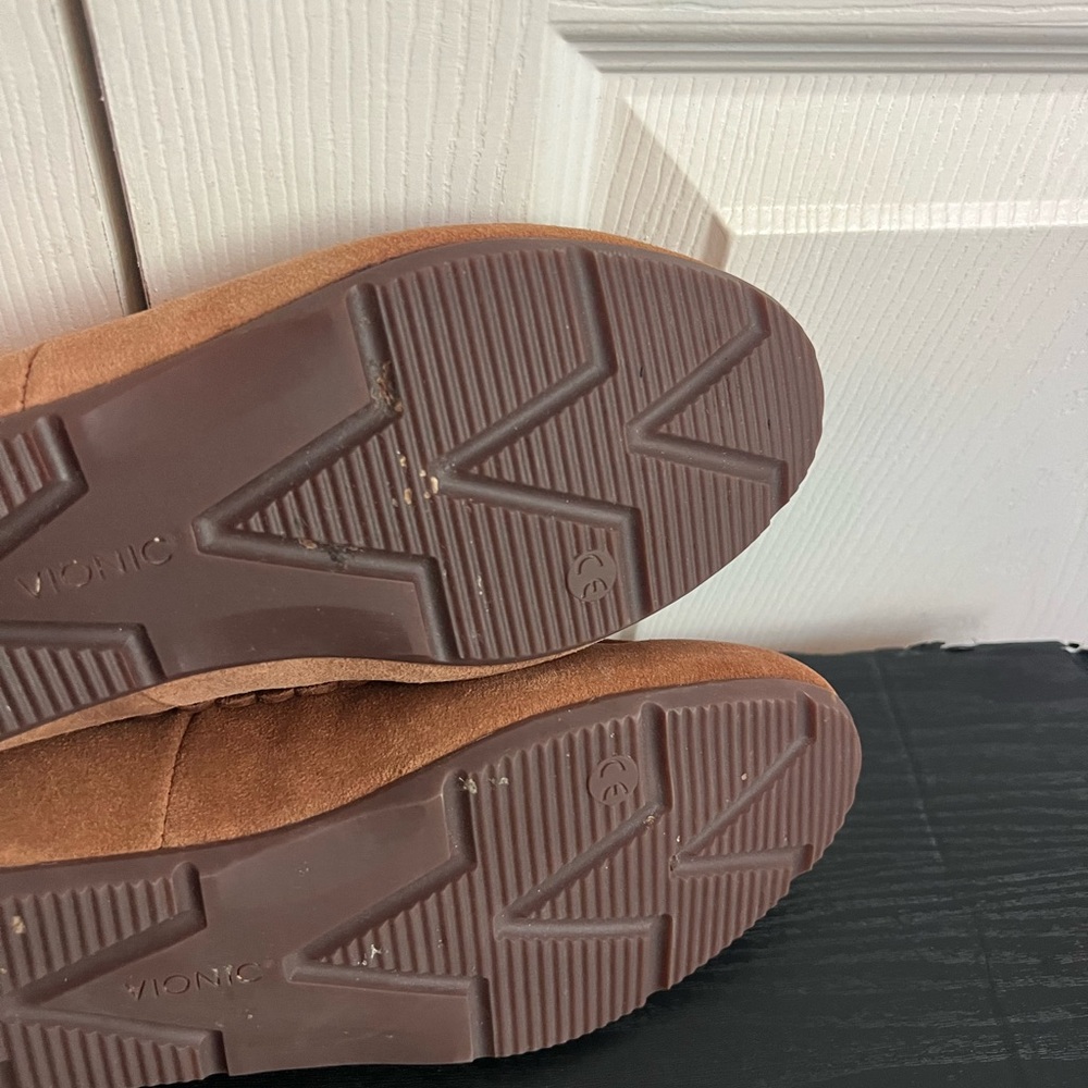 Vionic McKenzie moccasin style shoes - Picture 9 of 10